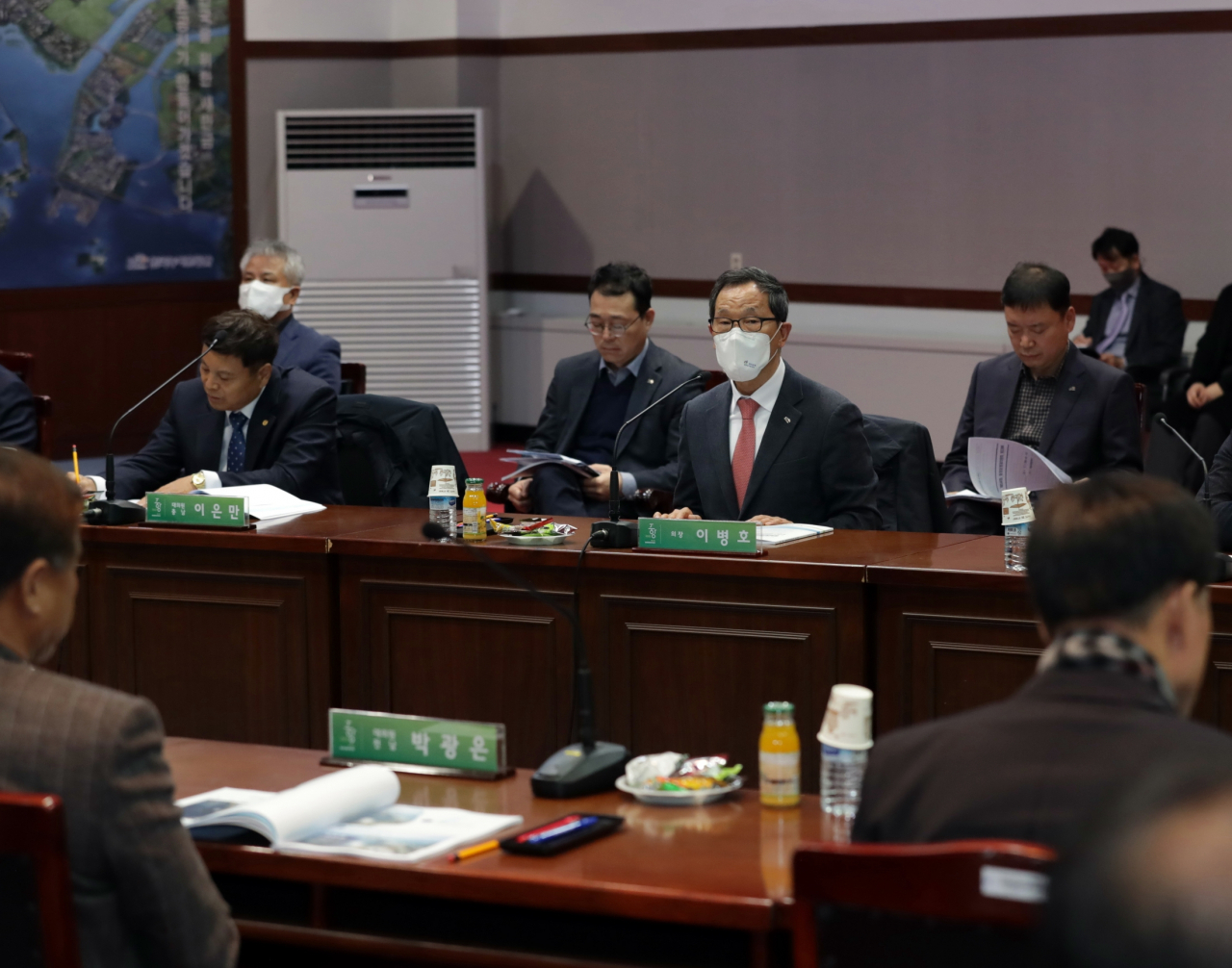 이병호사장이 대의원 의견을 경청하고 있다