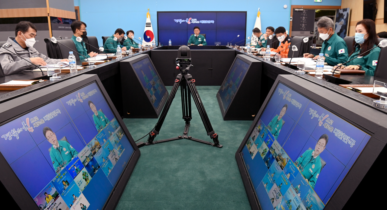 경북도 재난안전대책본부회의 모습.[경북도 제공]