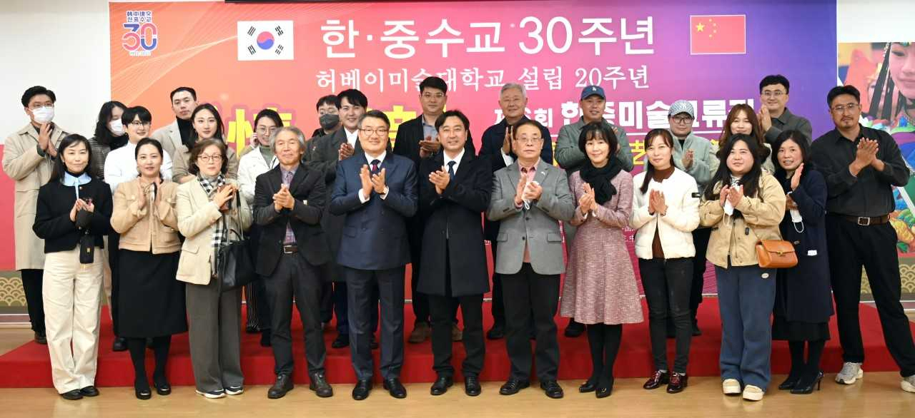호남대학교 공자아카데미(원장 손완이)는 29일 ‘제6회 한·중 미술 교류전’ 개막식을 갖고 다음달 2일까지 전시에 들어갔다.