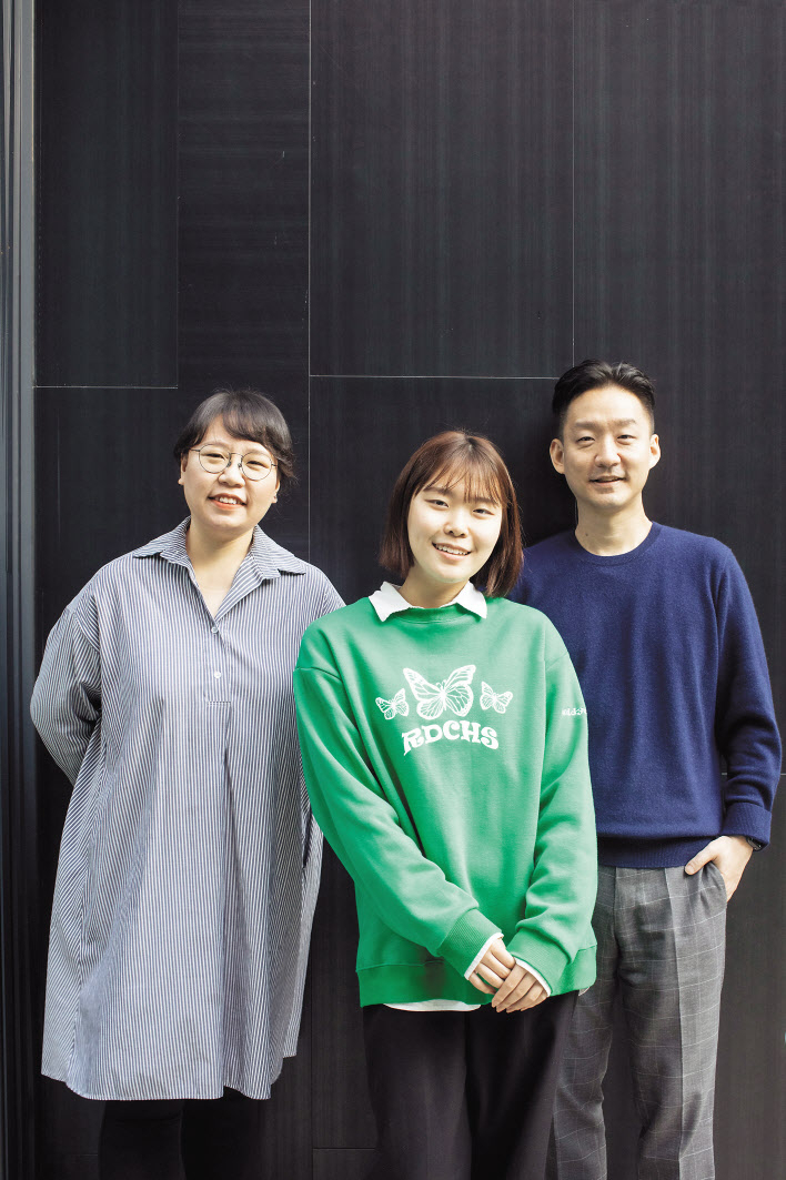 꿈의 오케스트라 평창의 황효주 강사, 정정아 학생, 장한솔 음악감독(왼쪽부터). [한국문화예술교육진흥원 제공]