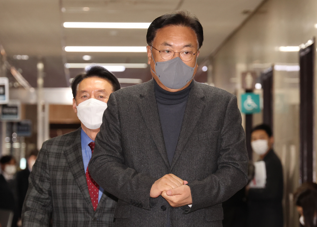 국민의힘 정진석 비상대책위원장과 김석기 사무총장이 29일 오후 서울 여의도 국회에서 열린 원내대표 주재 비공개 긴급 중진의원 회의에 참석하고 있다. [연합]