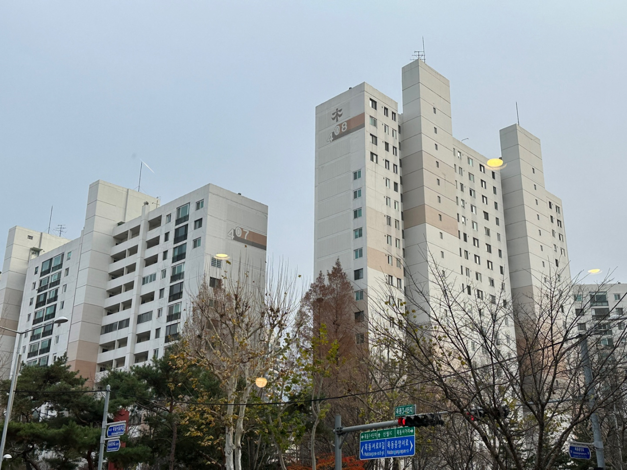 [르포] 수능 끝났는데 수북이 쌓인 목동 전세…재건축도 교육도 안 통한다 [부동산360]