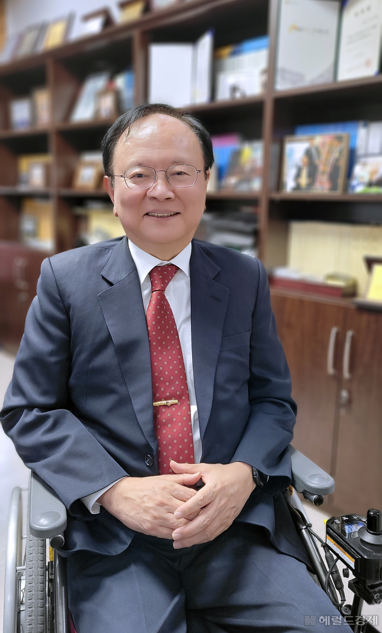 이기광 변호사가 대구 법무법인 중원 사무실에서 인터뷰하고 있다. 이 변호사는 32년간의 판사생활을 마치고 2018년 변호사로 개업했다. [좌영길 기자 jyg97@heraldcorp.com]