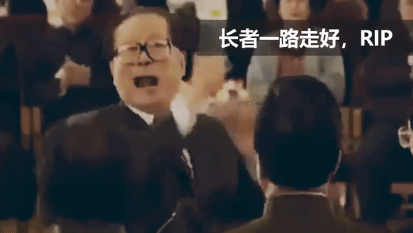 장쩌민 전 주석이 합창을 지휘하고 있다. 그는 유아기 때 서양의 자본주의 문화에 심취했으며, 평생 서양음악을 즐긴 클래식 애호가로 알려져 있다. [장쩌민 유튜브채널]
