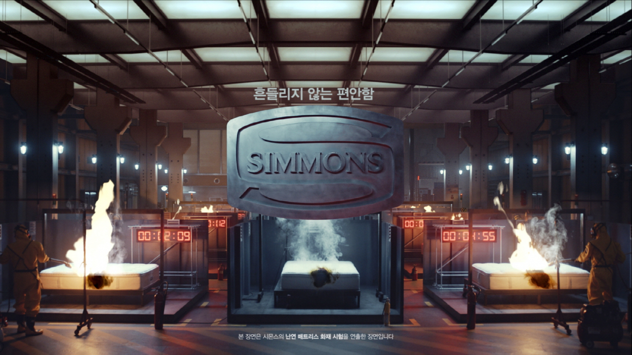 시몬스 침대가 침대 있는 침대 광고인 ‘Made by SIMMONS’를 론칭했다. 사진은 ESG행보를 강조한 ‘난연 매트리스’ 편. [시몬스 제공]