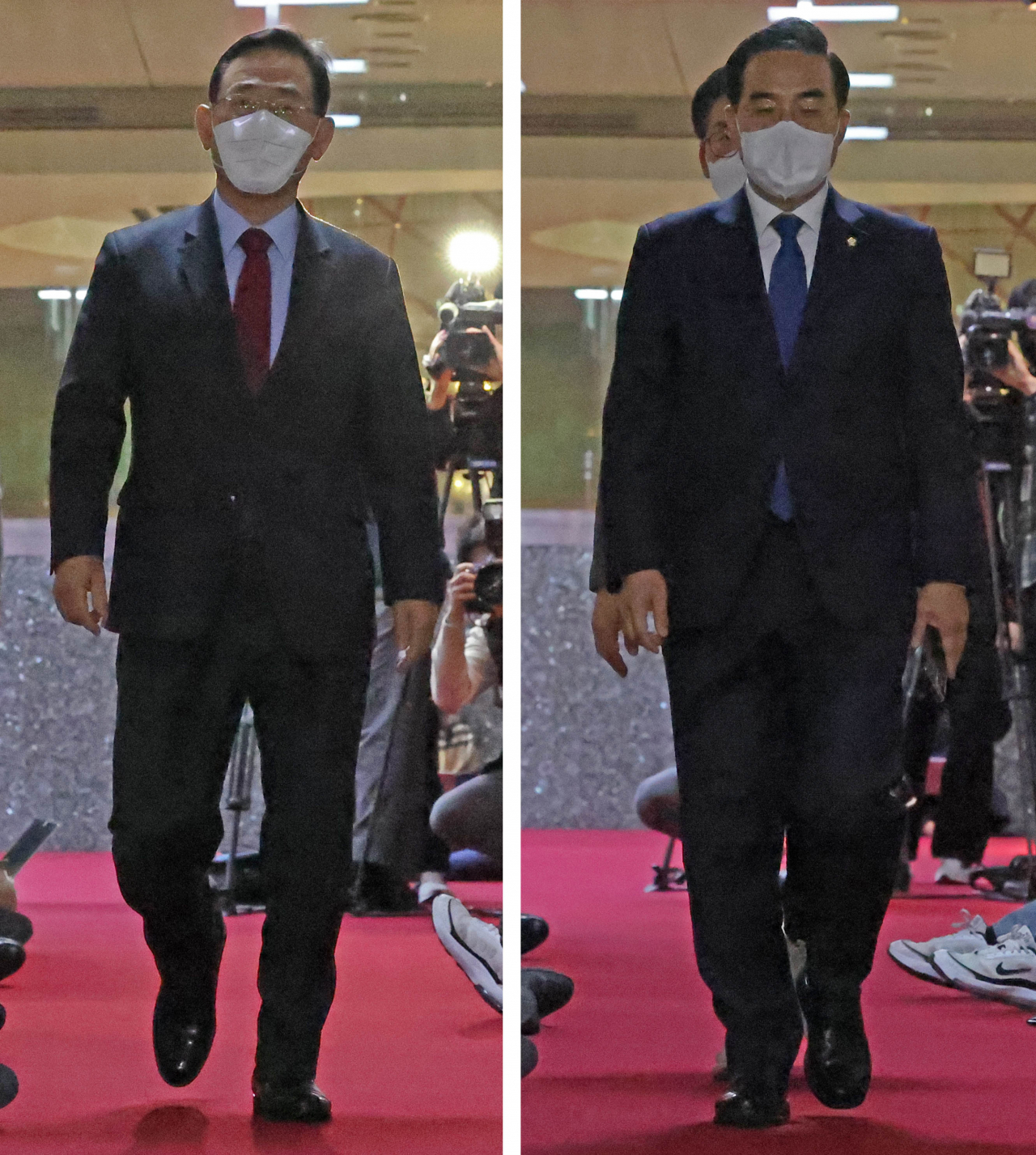 국민의힘 주호영 원내대표(왼쪽)와 더불어민주당 박홍근 원내대표가 30일 오후 국회 의장 주재 여야 원내대표 회동을 위해 의장실로 이동하고 있다. [연합]