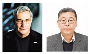 루크 동커볼케 사장(왼쪽), 이규복 신임 대표이사