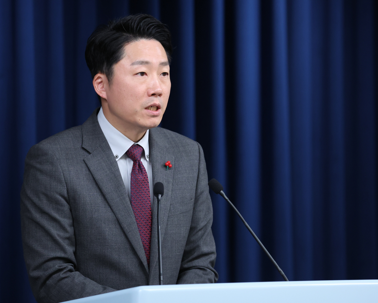 이재명 대통령실 부대변인이 1일 오후 서울 용산 대통령실 청사에서 현안 브리핑을 하고 있다. [연합]