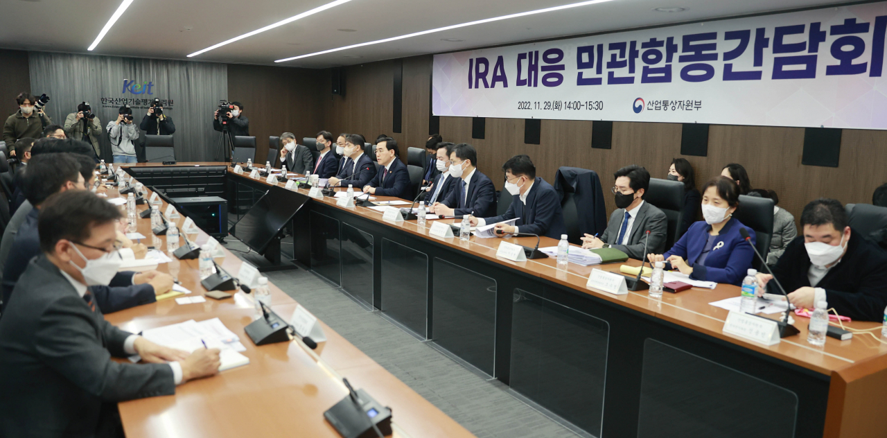 이창양 산업통상자원부 장관이 지난해 11월 29일 서울 중구 대한상공회의소 대회의실에서 열린 '인플레이션감축법(IRA) 대응 민관합동 간담회'를 주재하고 있다. [연합]