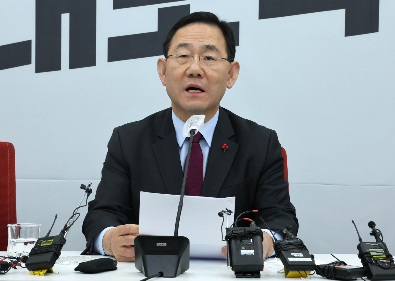 주호영 국민의힘 원내대표가 2일 오후 국회 원내대표실에서 열린 기자간담회에서 여야 원내대표 회동 결과에 대해 브리핑하고 있다. [연합]