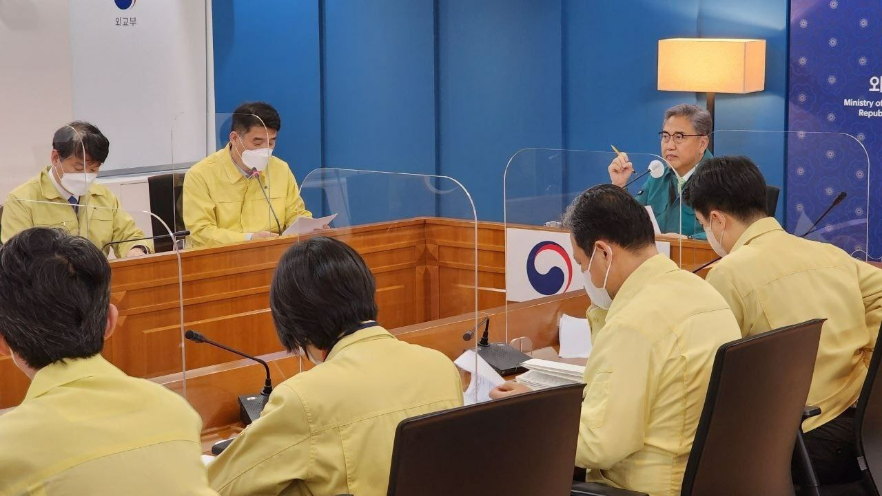 박진 외교부 장관이 재외국민보호대책본부 회의를 주재하고 있다. [외교부 제공]