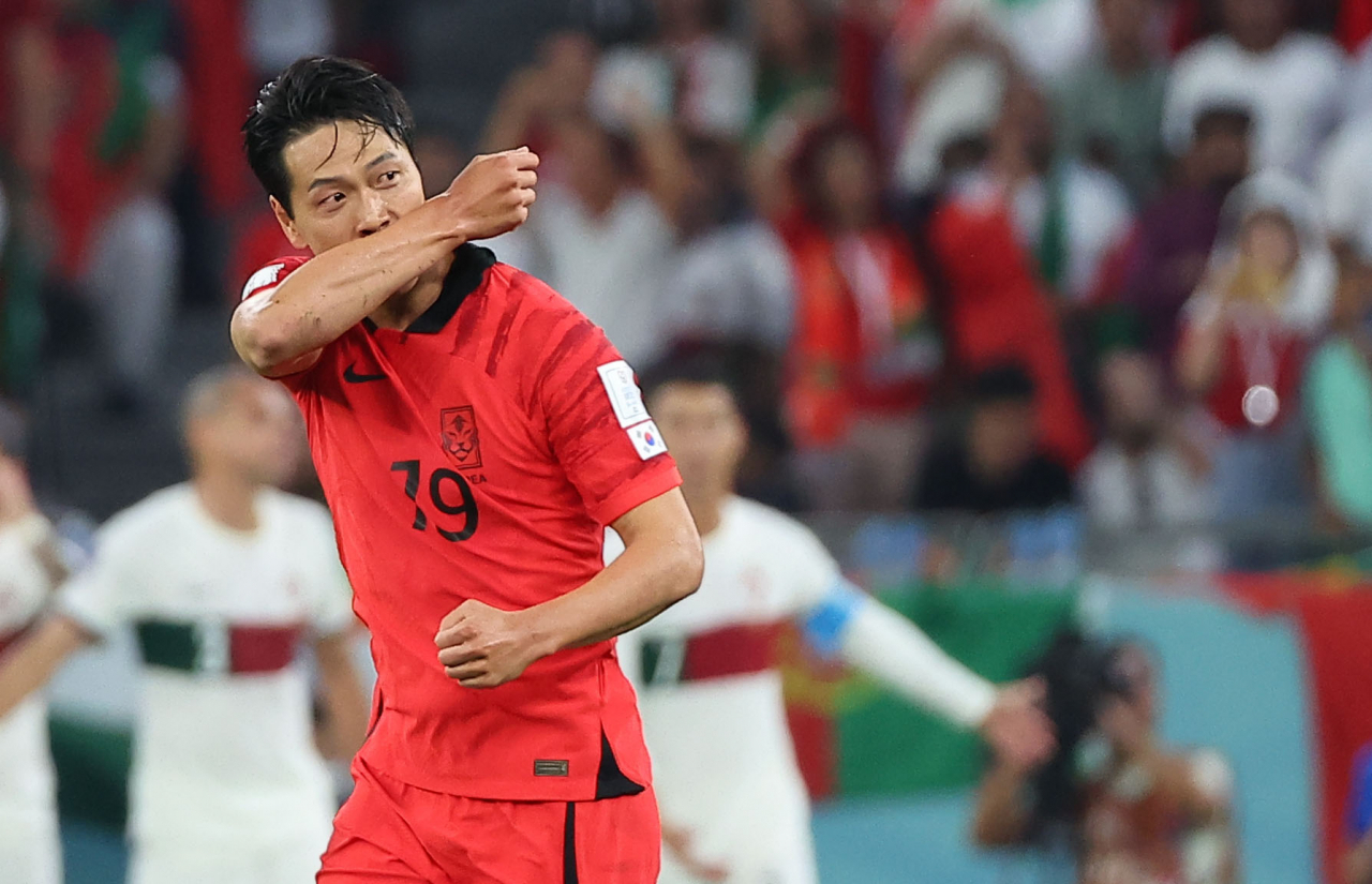3일 오전(한국시간) 카타르 알라이얀의 에듀케이션 시티 스타디움에서 열린 2022 카타르 월드컵 조별리그 H조 3차전 대한민국과 포르투갈 경기. 김영권이 동점골을 넣고 세리머니를 하고 있다. [연합]