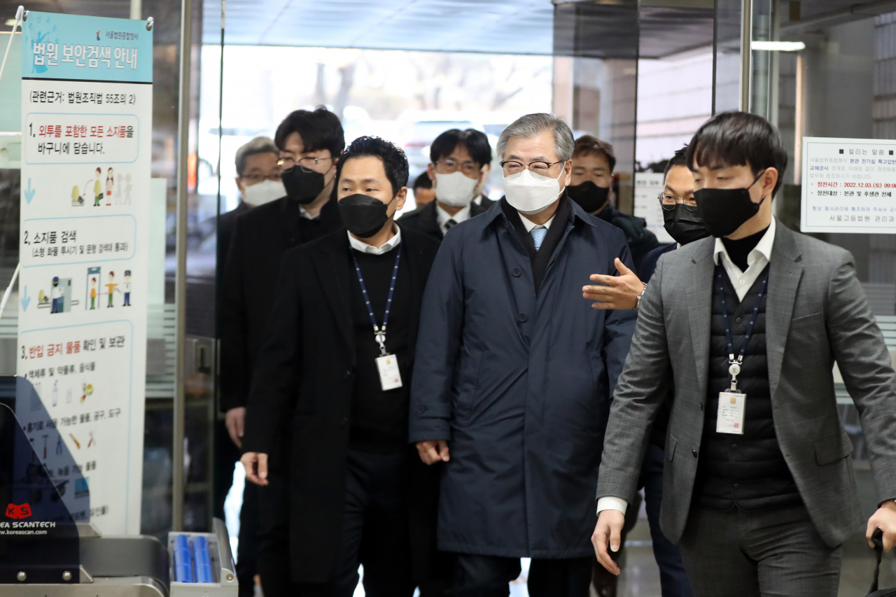 서훈 전 청와대 국가안보실장이 2일 오전 서울중앙지법에서 열린 '서해 공무원 피격 사건' 영장심사를 받기 위해 법원에 출석하고 있다. [연합]