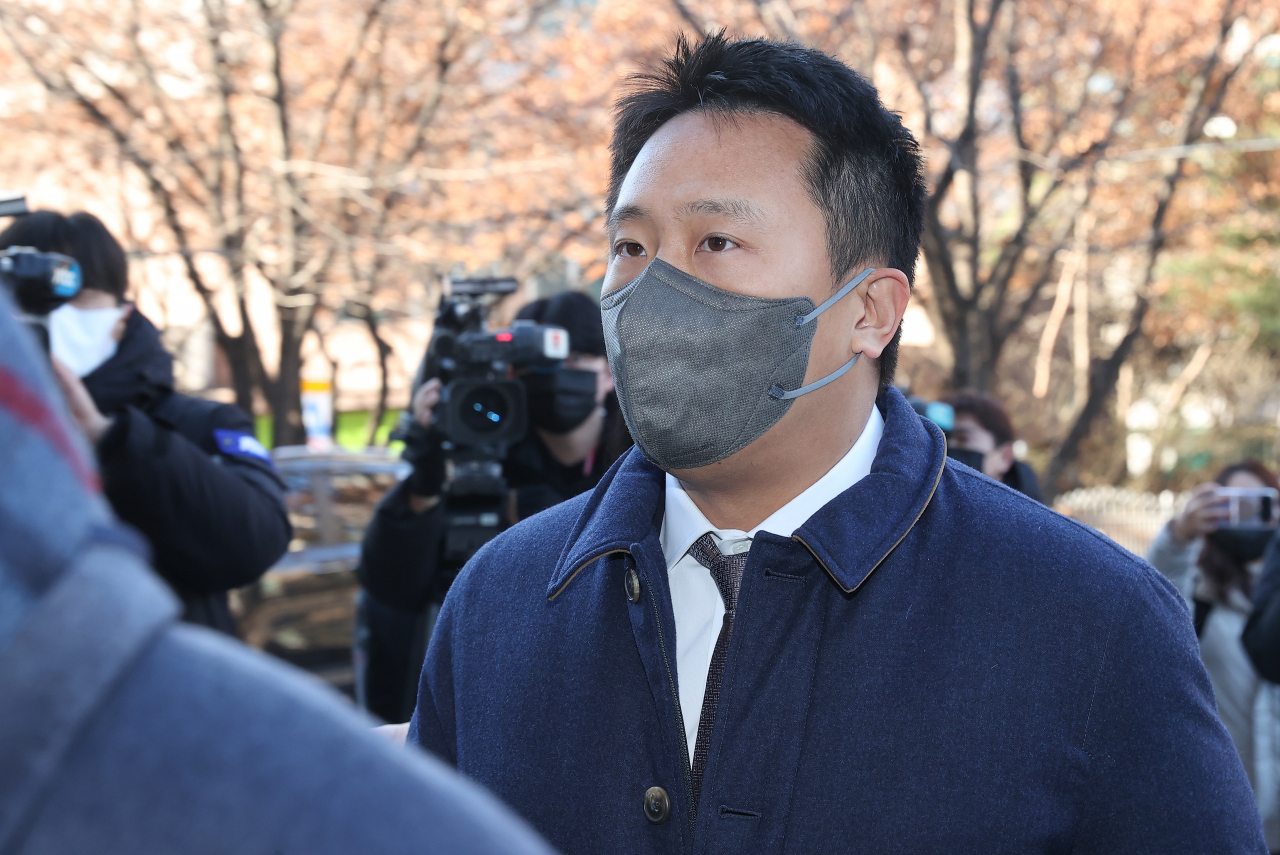 ‘테라·루나’ 공동창업자인 신현성 전 차이코퍼레이션 총괄대표가 지난해 12월 양천구 서울남부지방법원에서 열린 구속 전 피의자 심문(영장실질심사)에 출석하고 있다. [연합]