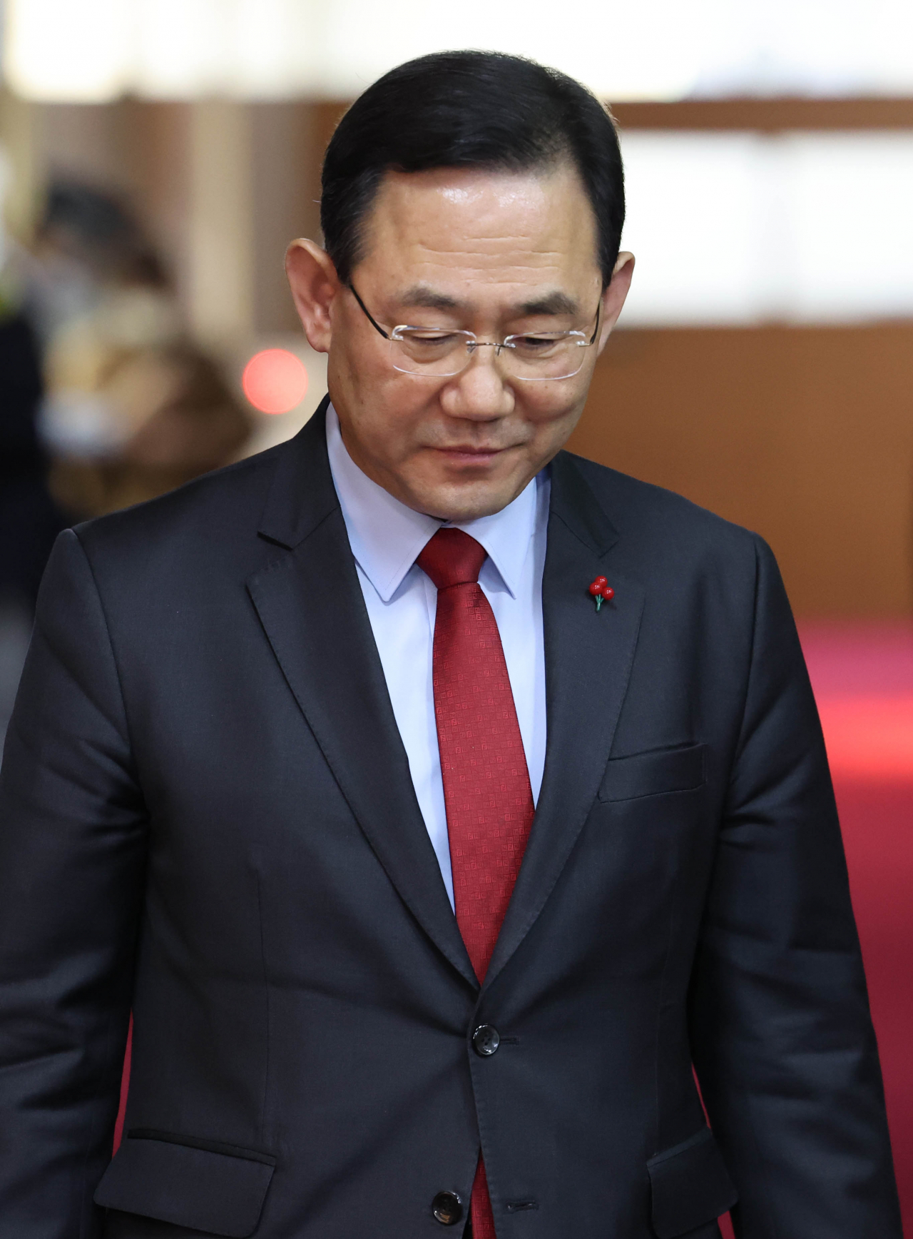국민의힘 주호영 원내대표가 2일 오전 여야 원내대표 회동을 마친 뒤 걸어 나오고 있다. 연합뉴스