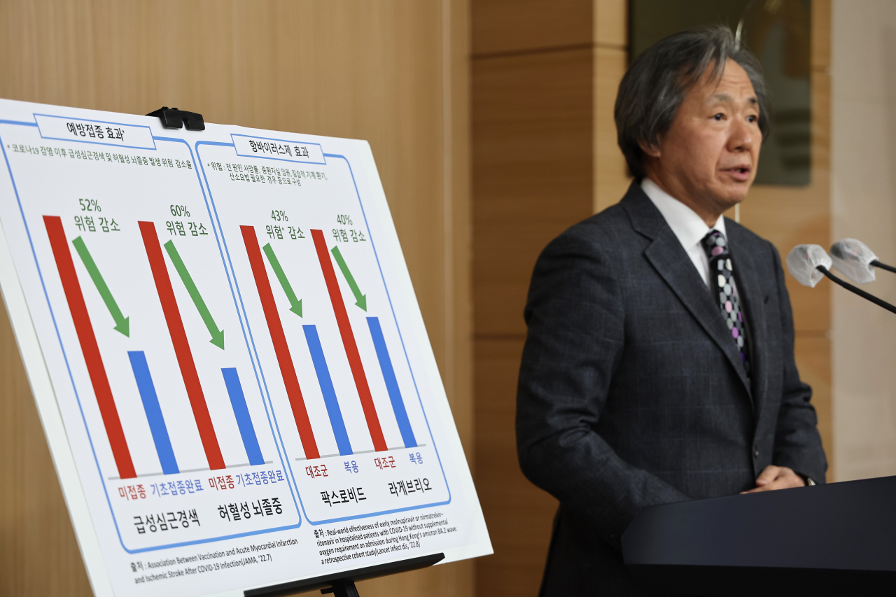 Jung Ki-suck, chair of Special Response Center of the Central Disaster and Safety Countermeasure Headquarters, speaks in a briefing held in Seoul on Nov. 21. (Yonhap)