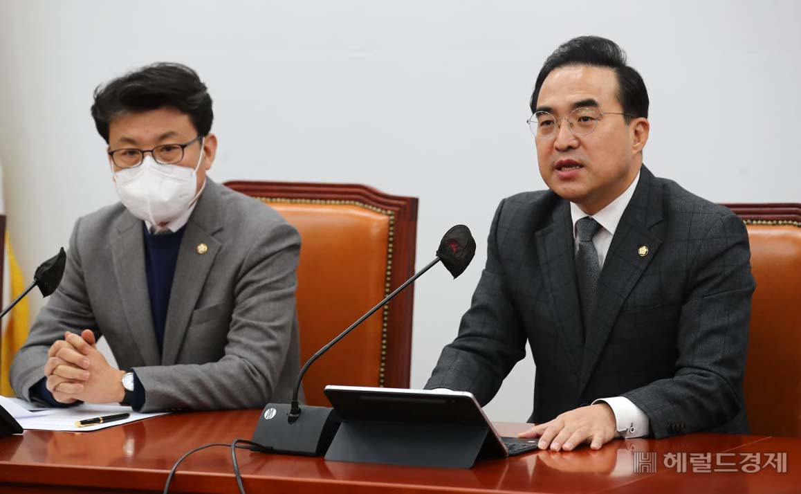 박홍근 더불어민주당 원내대표가 6일 오전 서울 여의도 국회에서 열린 원내대책회의에서 발언하고 있다. 이상섭 기자