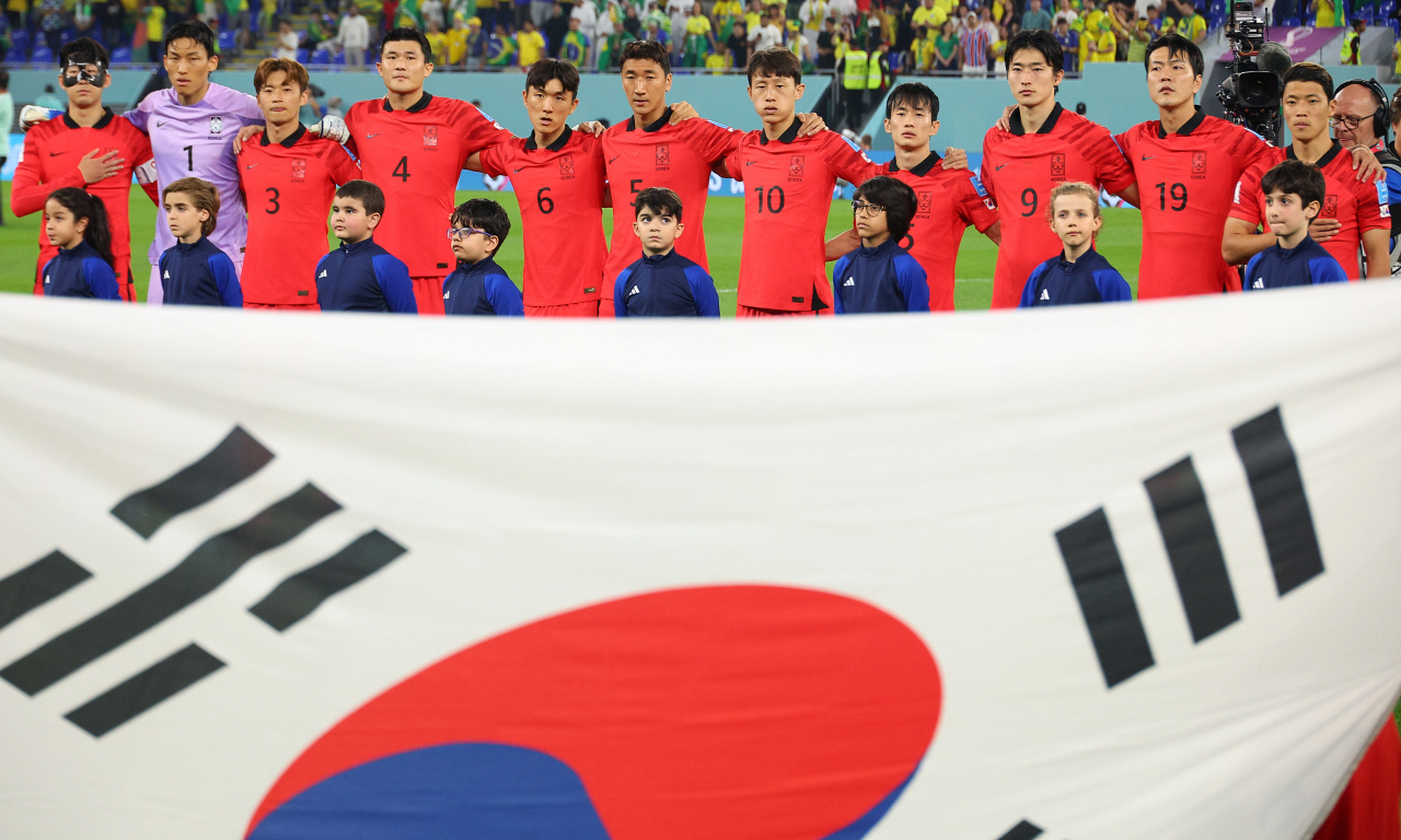 6일(한국시간) 카타르 도하 974 스타디움에서 열린 2022 카타르 월드컵 16강전 대한민국과 브라질의 경기에 출전하는 대한민국 축구 국가대표팀 [연합]