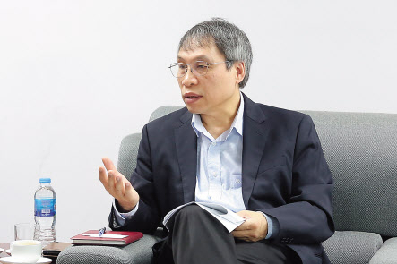 부이 광 두안 베트남경제연구원장.