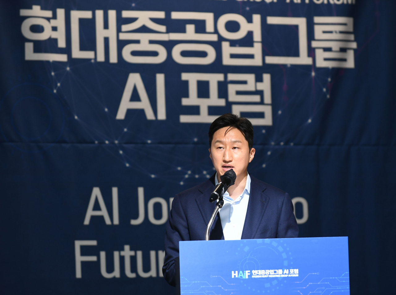HD현대 정기선 사장이 6일 서울대학교 글로벌공학교육센터에서 개최된 AI 분야 산학연 포럼 ‘현대중공업그룹 AI포럼’(HAIF)에 참석해 개회사를 하고 있다. [현대중공업그룹 제공]