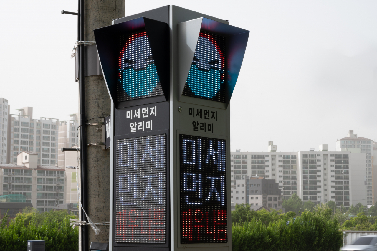 초미세먼지(PM2.5)에 고농도로 노출된 333명 단태아 임신부에서 임신 3분기 혈압 상승, 중성지방 증가, 그리고 혈중 혈당의 증가가 확인됐다.