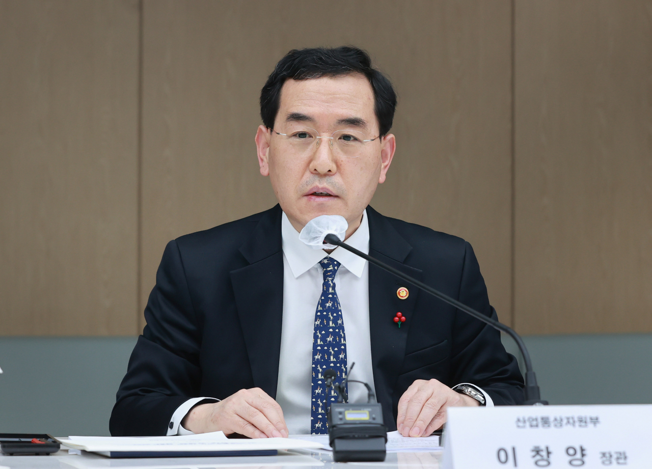 이창양 산업통상자원부 장관이 6일 서울 중구 대한상공회의소에서 열린 '탄소복합재 산업전략 원탁회의'를 주재하고 있다. [연합]