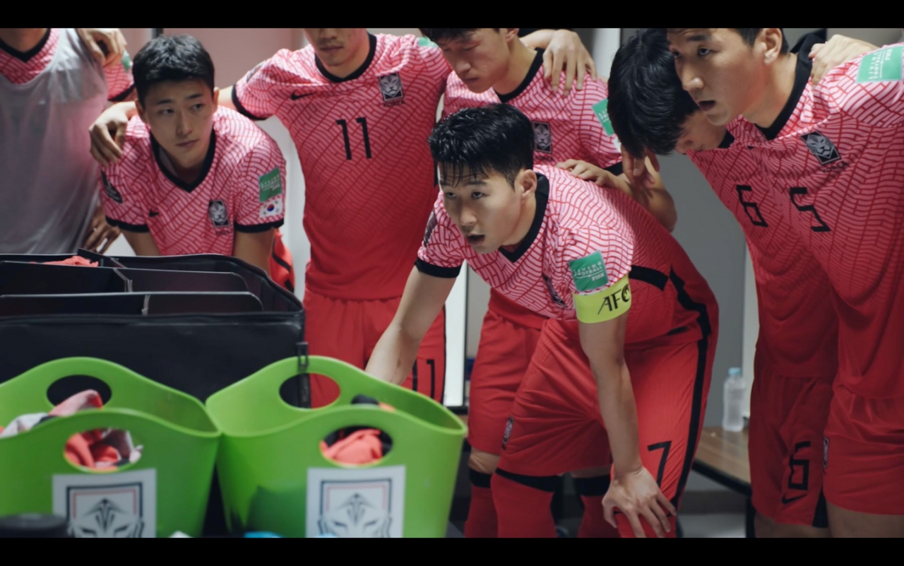 쿠팡플레이 오리지널 다큐멘터리 국대:로드 투 카타르의 한 장면.