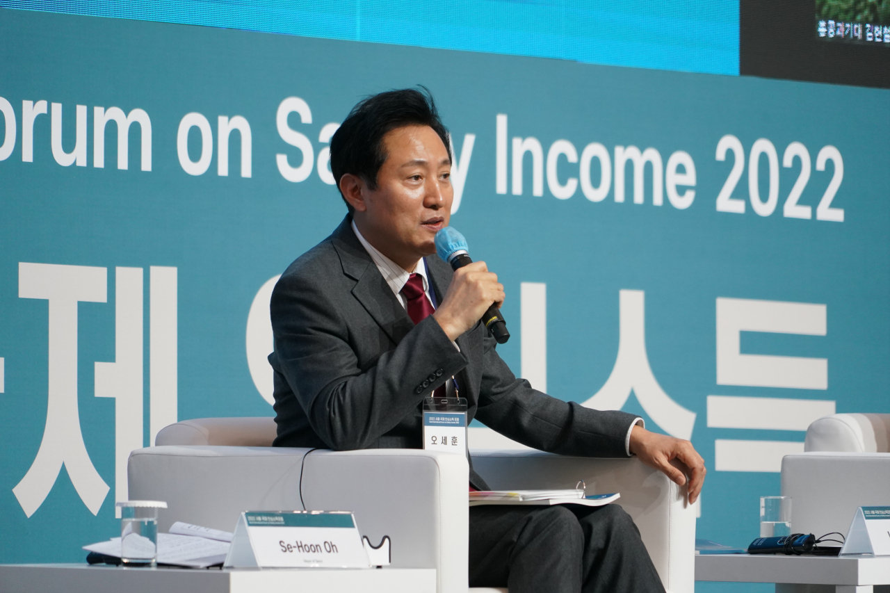 6일 DDP 아트홀 2관에서 개최한 2022년 서울 국제 안심소득 포럼에 토론자로 참석한 오세훈 서울시장이 발언하고 있다. [서울시 제공]