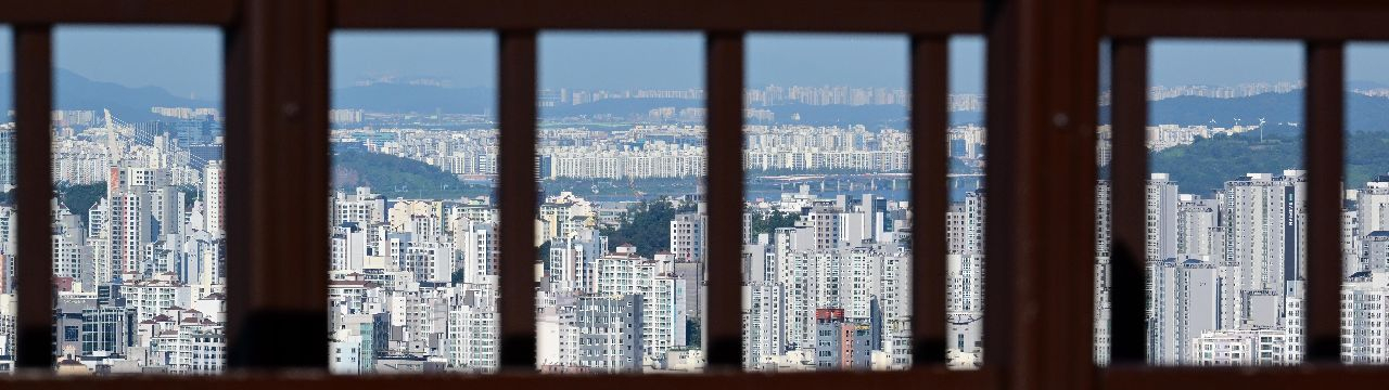 서울 남산타워에서 바라본 서울도심의 아파트 단지들의 모습. 박해묵 기자