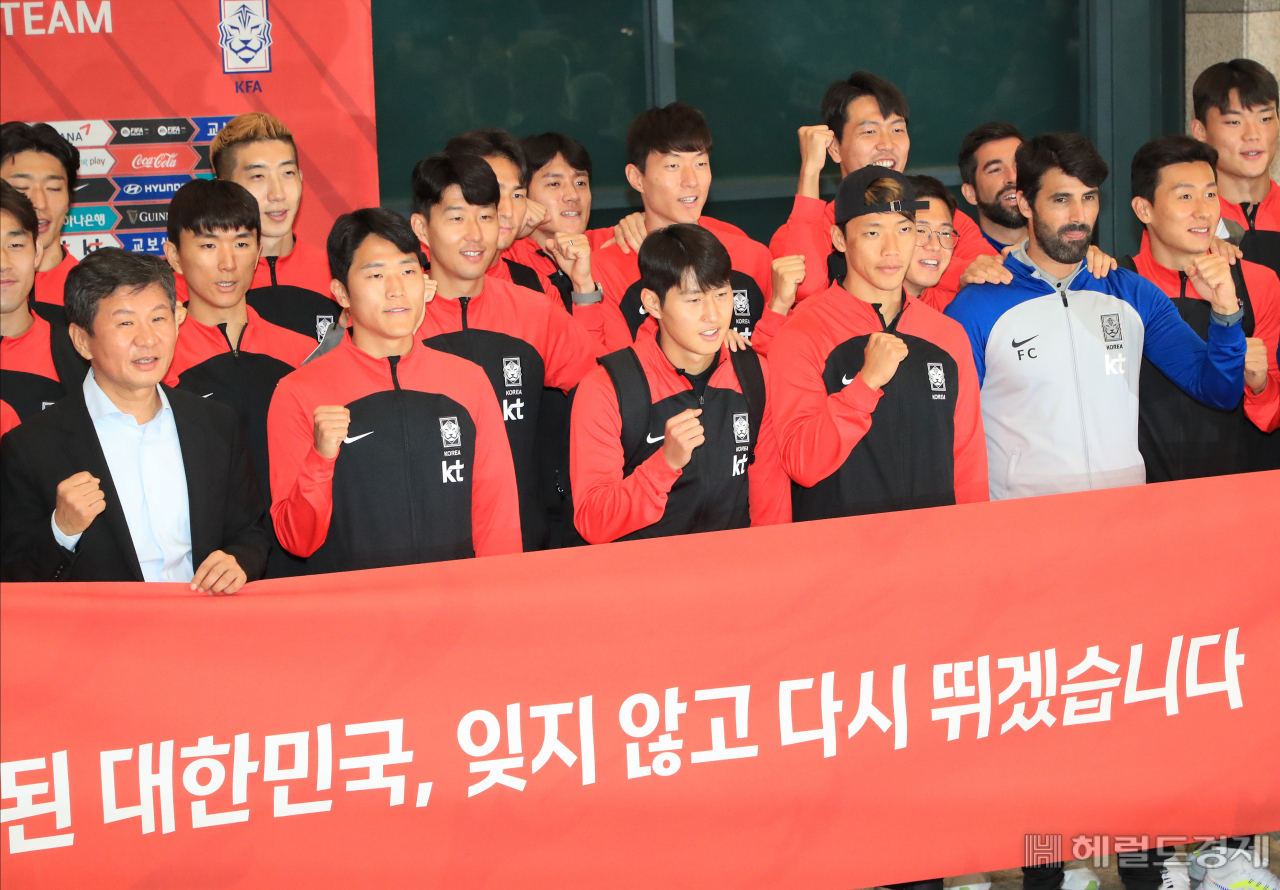 7일 인천 중구 인천국제공항 제1터미널에서 2022 카타르 월드컵 16강전을 마친 축구 국가대표팀이 귀국하고 있다. [영종도=임세준 기자]