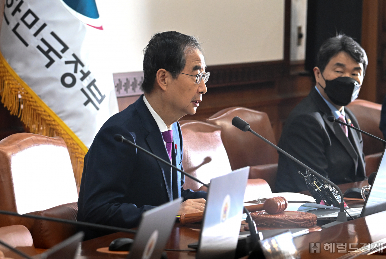 8일 서울 종로구 정부서울청사에서 한덕수 국무총리 주재로 임시국무회의가 열려 한 총리가 모두발언을 하고 있다. 임세준 기자