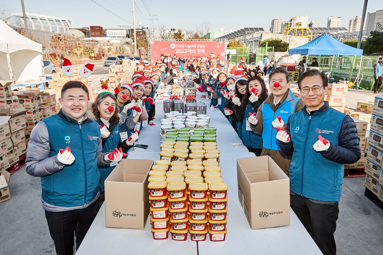 대상그룹이 7일 서울 성동구 서울잇다푸드뱅크센터에서 개최한 ‘청정원 나눌수록 맛있는 2022개의 행복’ 행사. [대상그룹 제공]