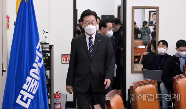 이재명 더불어민주당 대표가 지난 7일 서울 여의도 국회에서 열린 최고위원회의에 참석하고 있다. [이상섭 기자]