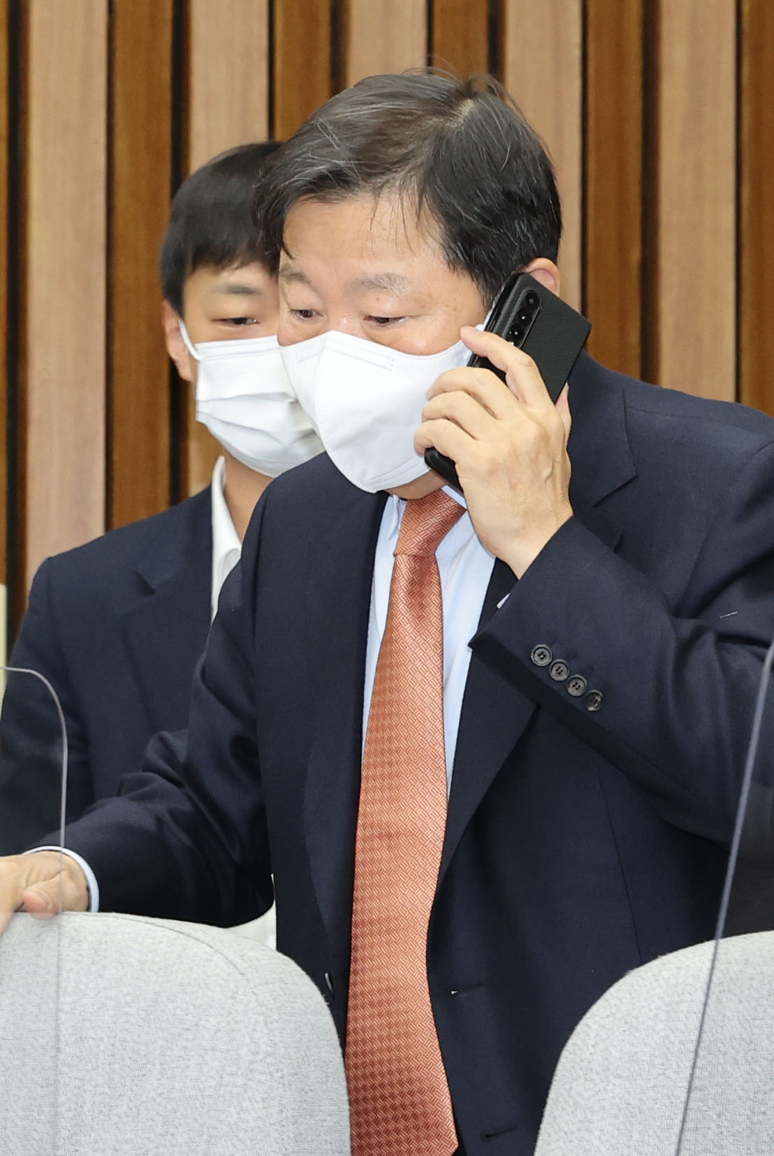 이철규 예결위 국민의힘 간사가 2일 오전 서울 여의도 국회에서 열린 국민의힘 원내대책회의에 참석하고 있다. [연합]