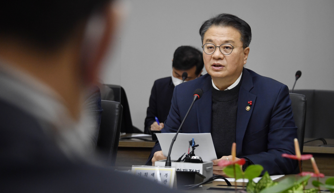 방기선 기획재정부 차관이 9일 서울 영등포구 한국수출입은행에서 열린 ‘제13차 비상경제차관회의’를 주재, 모두발언을 하고 있다.[기획재정부 제공]