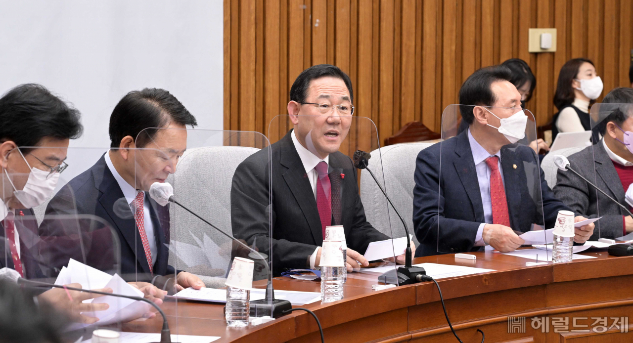주호영 국민의힘 원내대표가 9일 오전 서울 여의도 국회에서 열린 원내대책회의에 참석해 모두발언을 하고 있다. 이상섭 기자