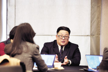 제이콥 임(Jacob Yim) 한인검사협회장이 8일 서울 서초구 JW메리어트 호텔 서울에서 인터뷰 하고 있다. [대검찰청 제공]