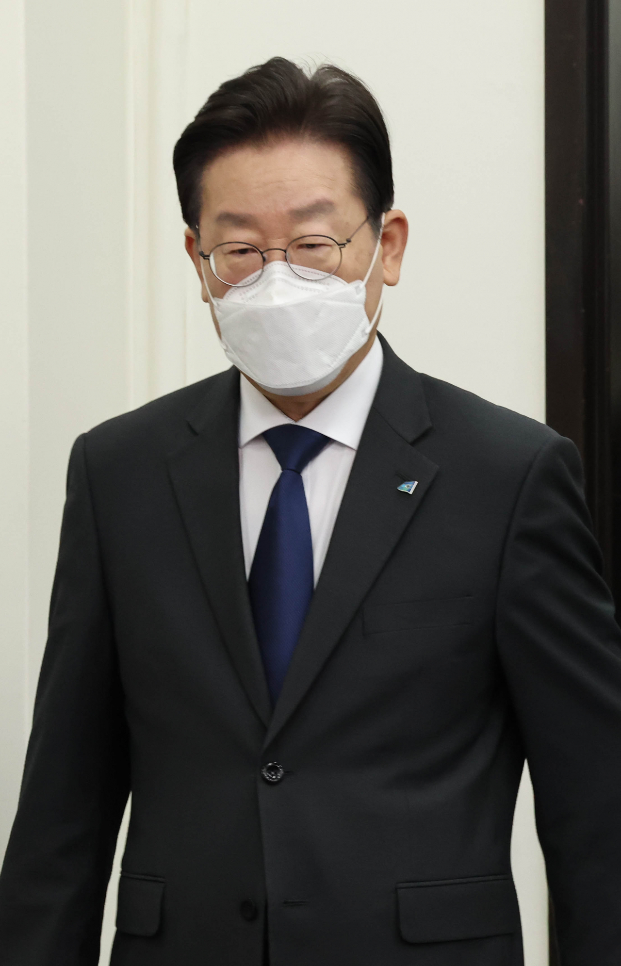 이재명 더불어민주당 대표가 9일 국회에서 열린 최고위원회의에 참석하고 있다. [연합]