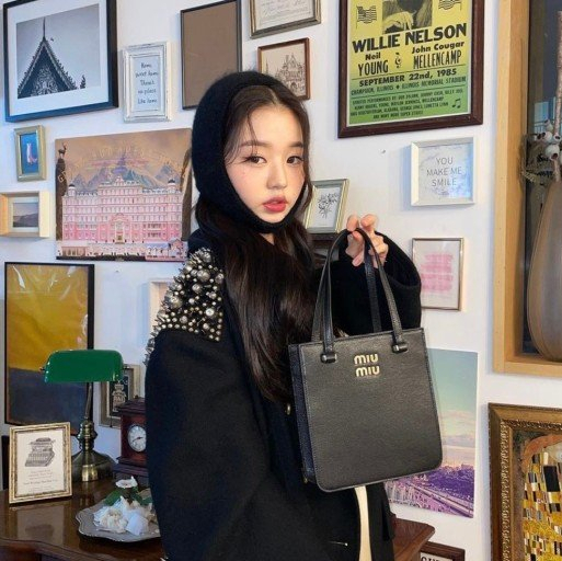 지난해 11월 그룹 아이브의 장원영이 바라클라바를 착용한 모습. [장원영 인스타그램 캡처]