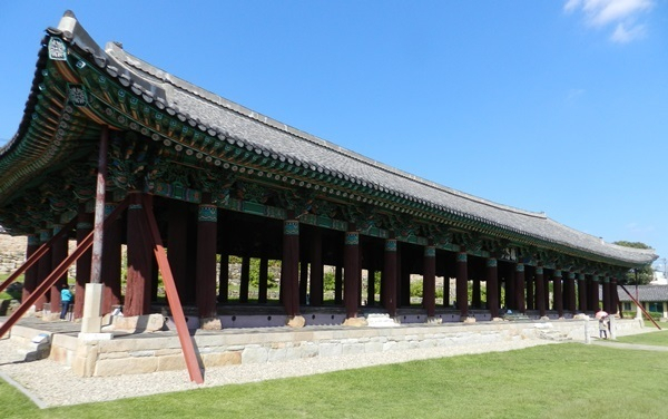 현존하는 관아 건물 가운데 국내 최대 목조 건축물(국보 제304호)인 여수 진남관. [헤럴드DB]
