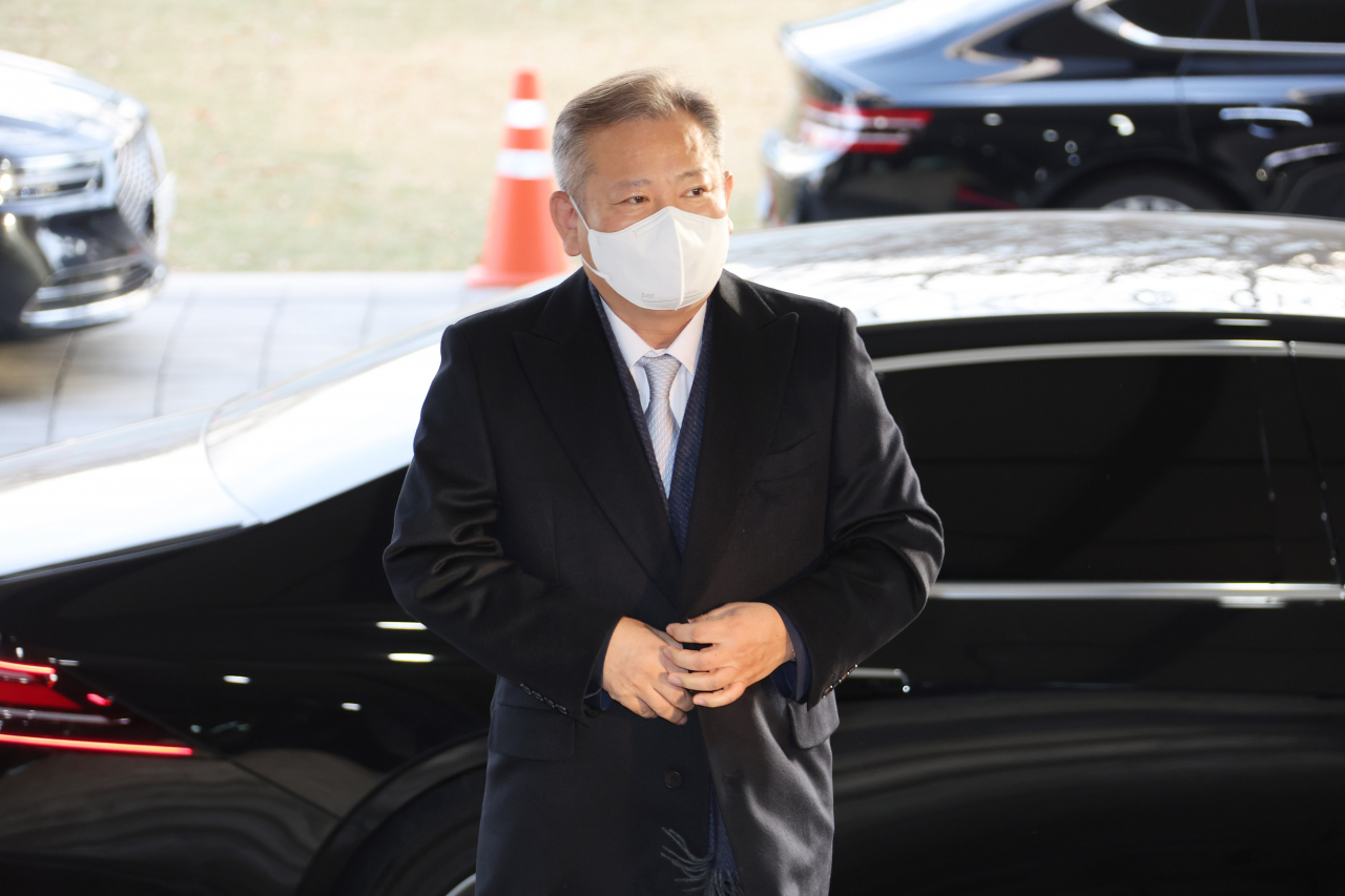 국회에서 해임건의안이 통과된 이상민 행정안전부 장관이 12일 오전 정부서울청사에 출근하고 있다. [연합]