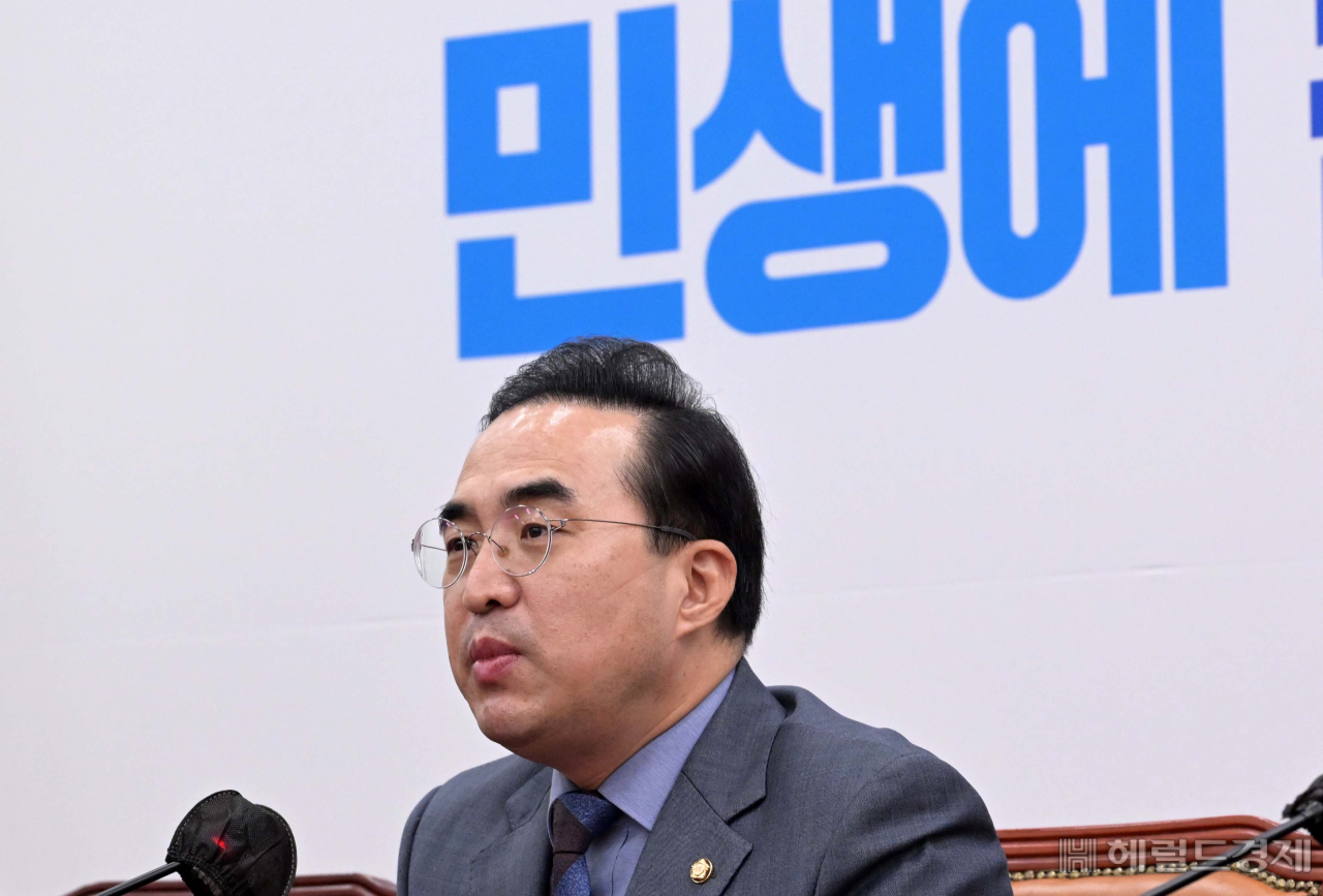 박홍근 더불어민주당 원내대표가 13일 오전 서울 여의도 국회에서 열린 원내대책회의에서 모두발언을 하고 있다. 이상섭 기자