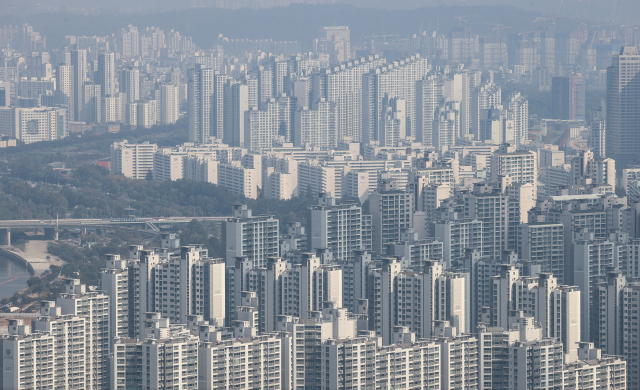 우리집이 왜 더 떨어지나요?…하락 속도 대형, 신축, 강남이 더 낮았다[부동산360]