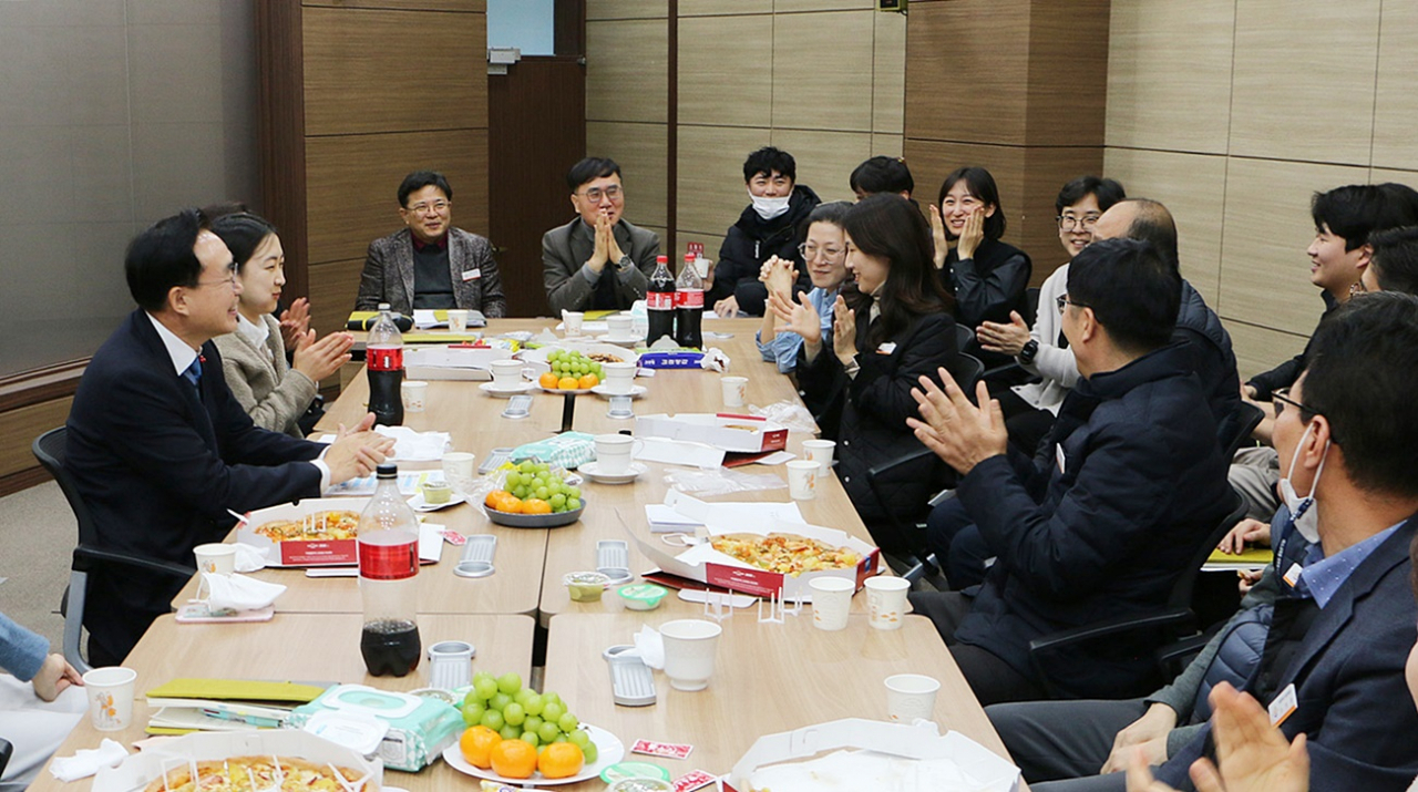 간식들고 깜짝 부서 방문한 윤병태시장