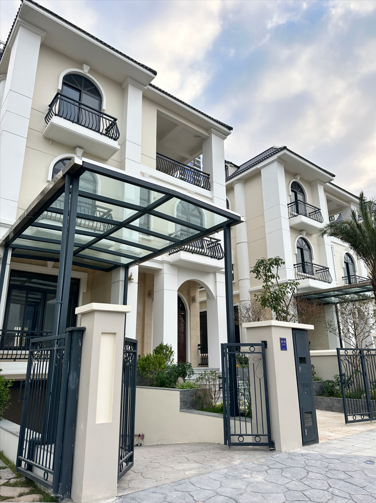 A luxury villa built within Starlake City in Hanoi, Vietnam (Byun Hye-jin/The Korea Herald)