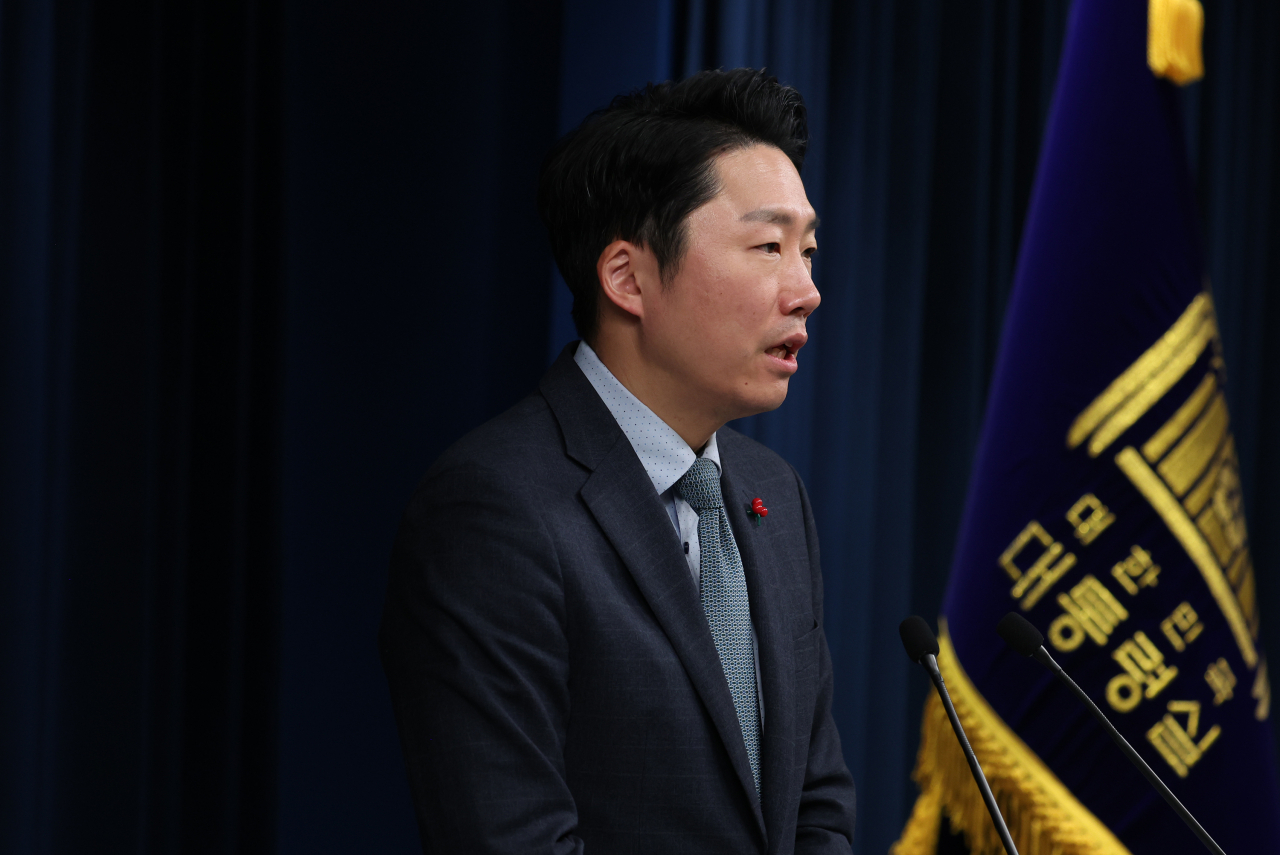 이재명 대통령실 부대변인이 14일 오후 서울 용산 대통령실 청사에서 대한민국 27번째 원전인 신한울 1호기 준공식 등과 관련한 현안에 대해 브리핑하고 있다. [연합]