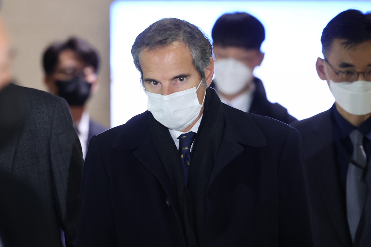 라파엘 그로시 국제원자력기구(IAEA) 사무총장이 14일 오후 인천국제공항을 통해 입국하고 있다. [연합]