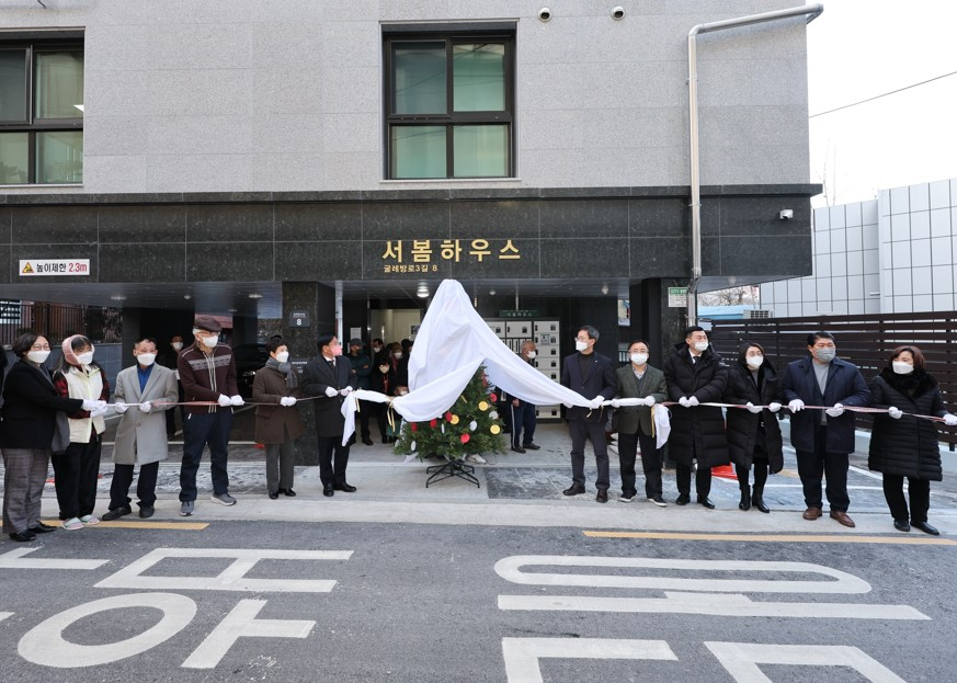 14일 마포구에서 케어안심주택 서봄하우스 개소식을 열고 있다. [마포구 제공]