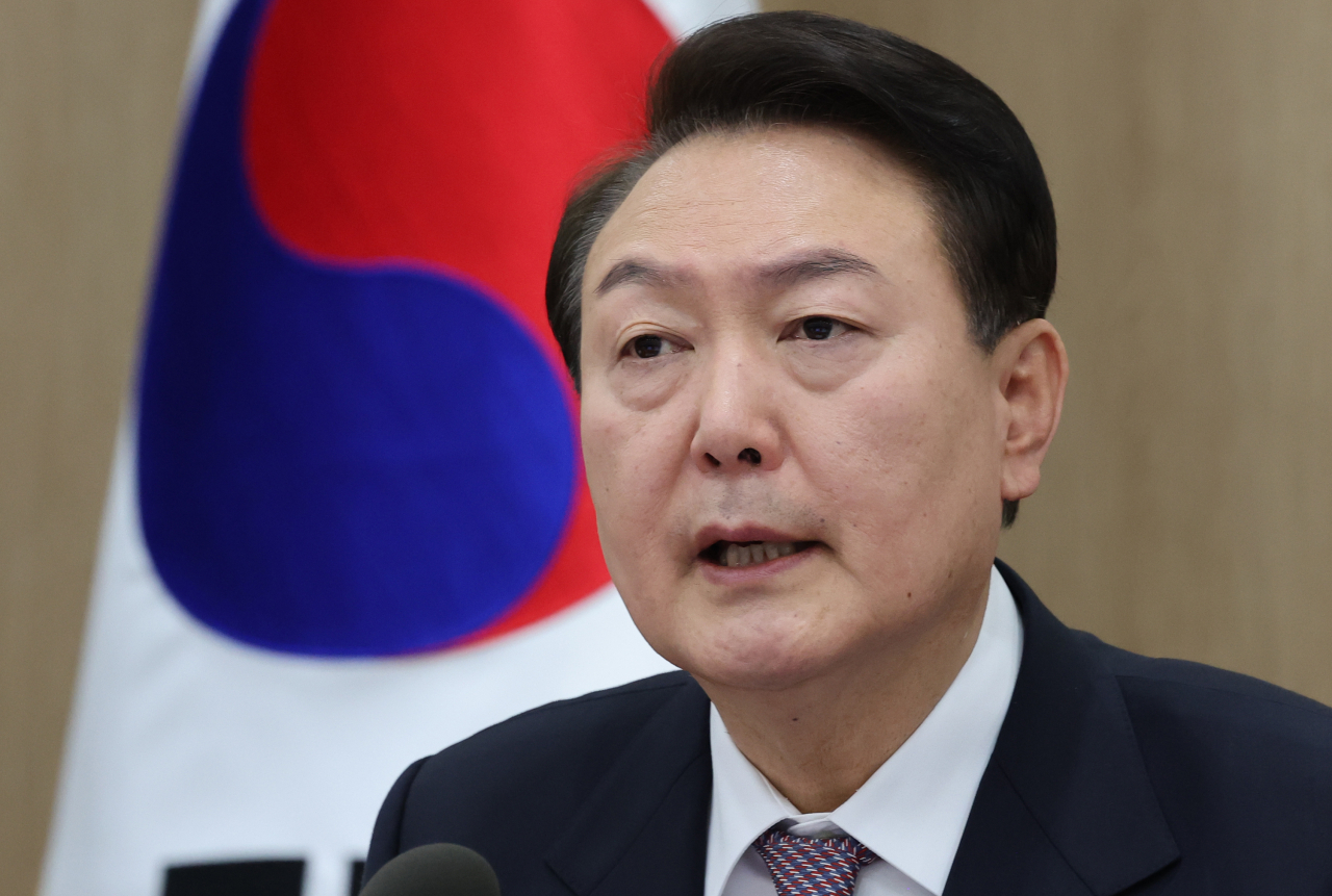 윤석열 대통령이 지난 13일 오전 서울 용산 대통령실 청사에서 국무회의를 주재하고 있다. [연합]