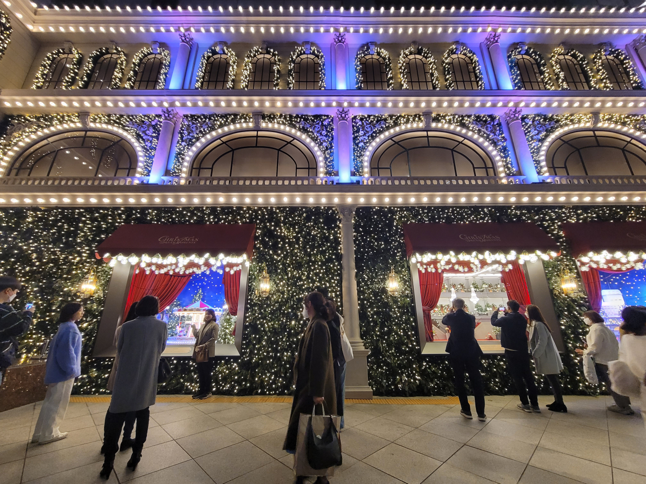 Lotte Department Store displays Christmas lights with the theme "Christmas Dream Moments," Nov. 20. (Park Yuna/The Korea Herald)